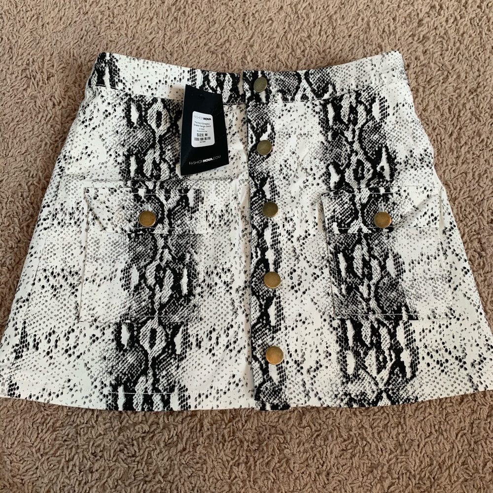 Fashion nova snake skirt